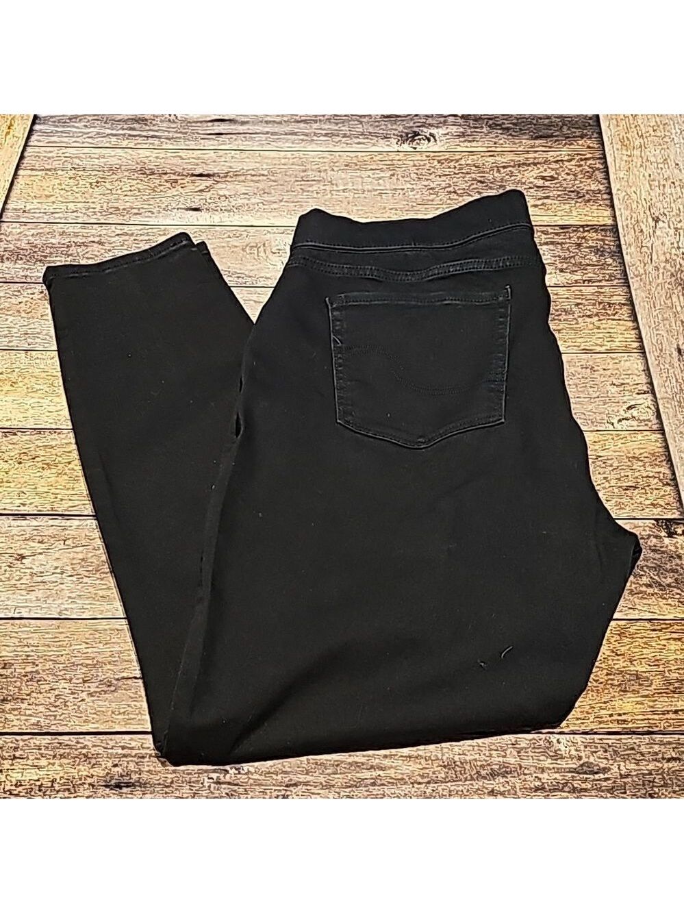 Signature Levi's black stretch totally shaping pull on skinny jeans